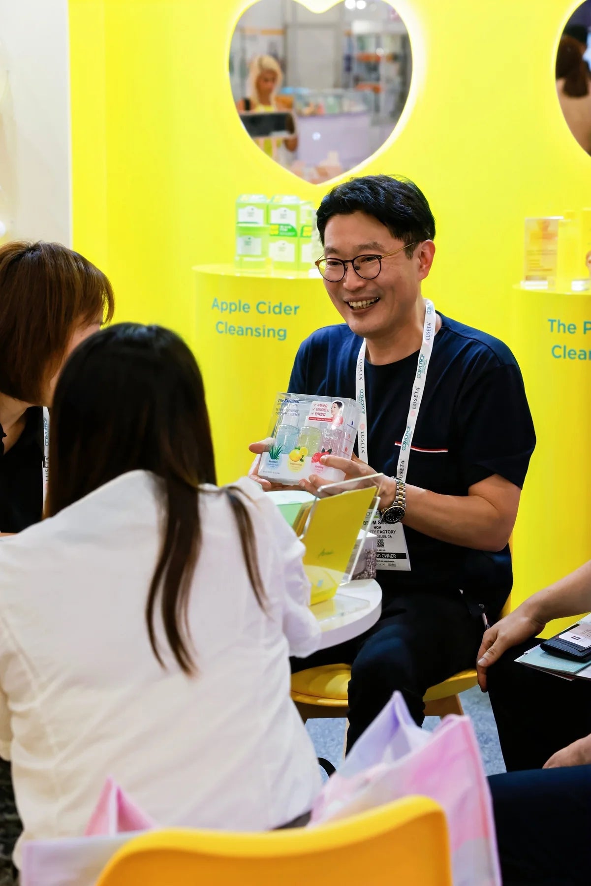 A closer conversation around product samples, with time to see the packaging and details in person.